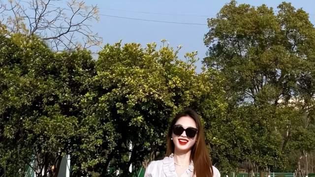 秋天要有一件"木耳边衬衫"，搭裙子裤子优雅好看，氛围感直接拉满