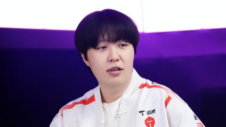 晴天直播爆料，kanavi在LPL就是太子，训练赛一半暂停20分钟吃外卖