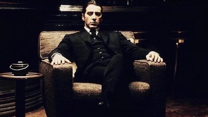 凡是35岁以上的中年男人，不管参加什么饭局，提前走不要跟人道别