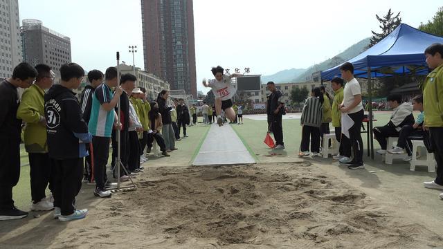 平利县城关小学第三十三届田径运动会胜利闭幕