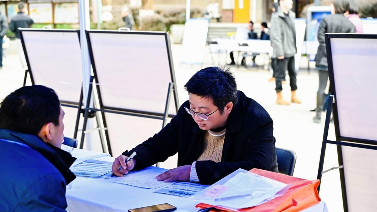 杭州这场招聘会让就业服务既有“精度”更有“温度”