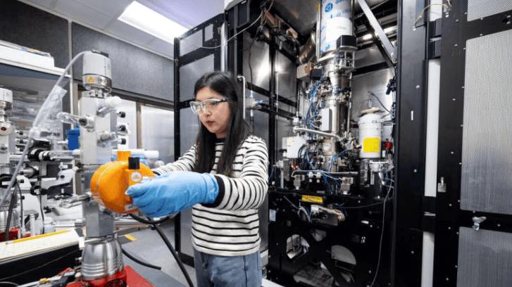 电子显微技术揭示电池材料成像新成果，提出操作新框架