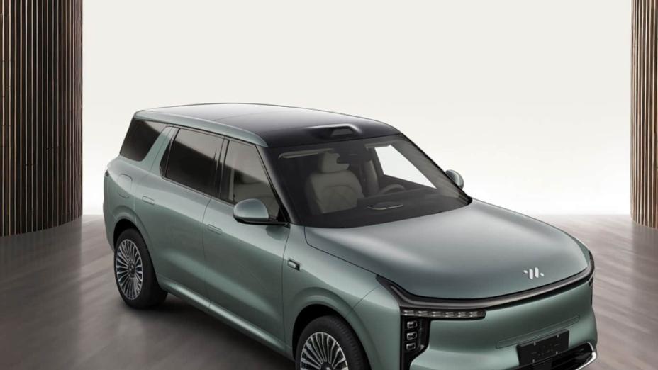 自带“专属司机”！智己LS8预售在即，超级智能体重新定义智能SUV