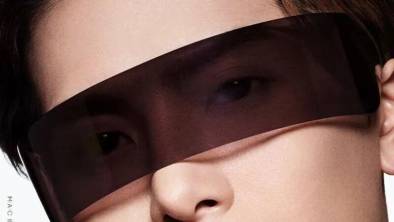 MAC“大尺度”擦边广告，全网吵翻了！