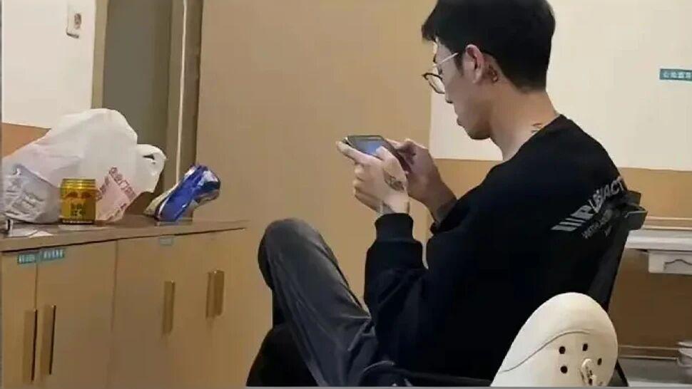 精神护士和黄毛男友的爱情