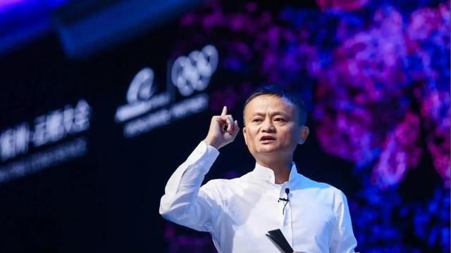 雷军终于活成了马云的样子