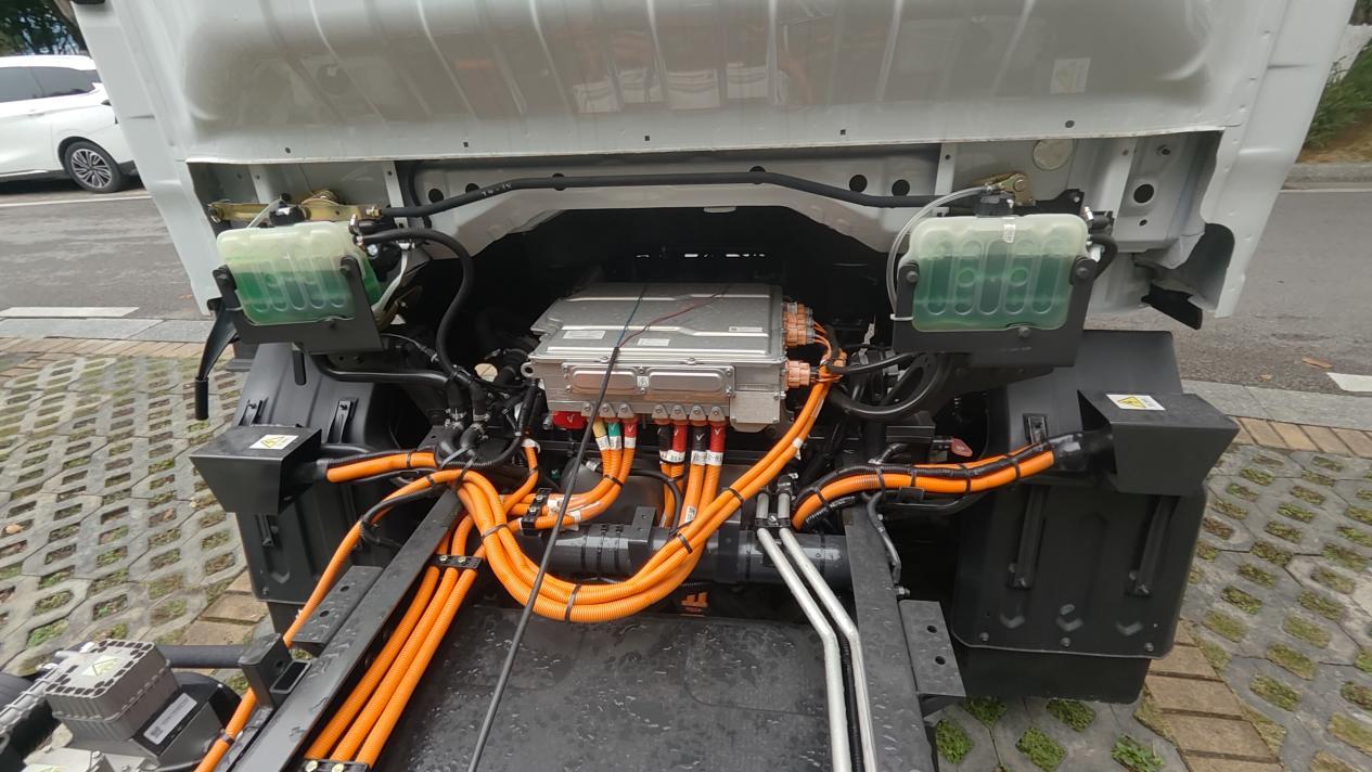 长续航+强承载，乘龙翼威2城际重载轻卡助卡友赚更多