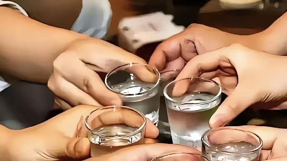 年轻人现在拒绝酒桌文化，这事儿挺正常