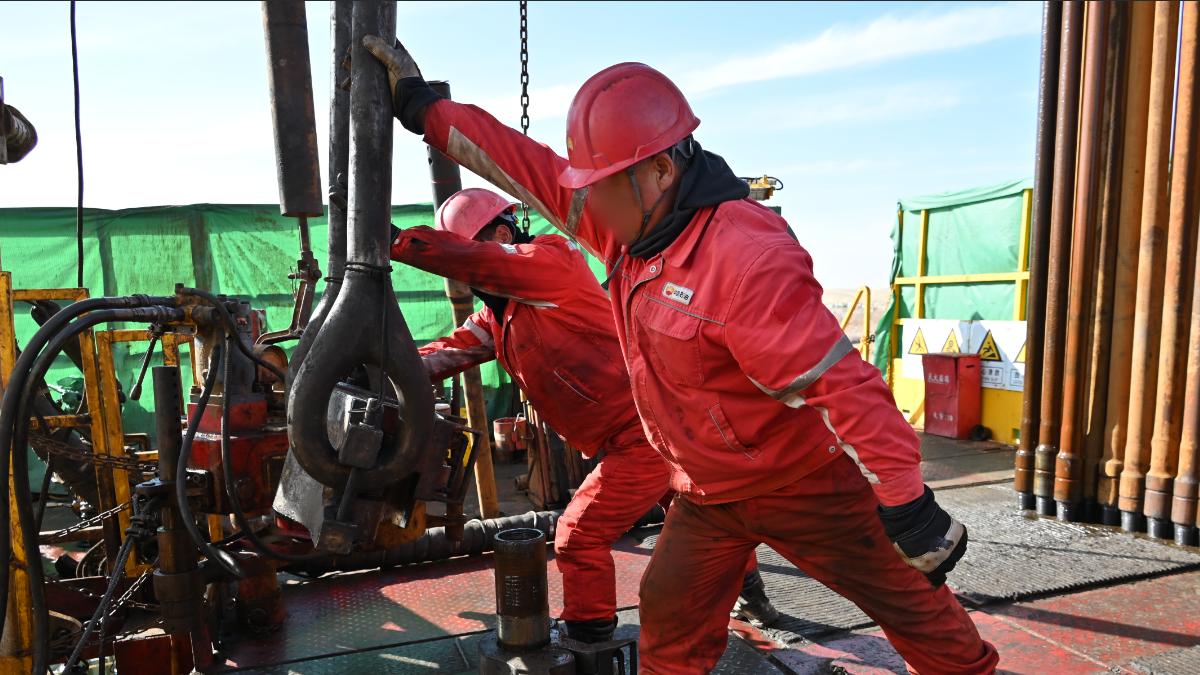 渤海钻探钻井队利用废弃枕木