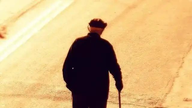 四成老人不开心，真相不仅仅孤单