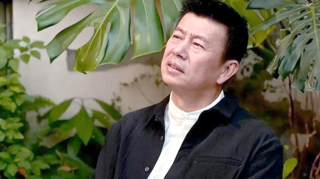 江柏萱就像一个住在你家隔壁，爱琢磨事儿的通透大叔