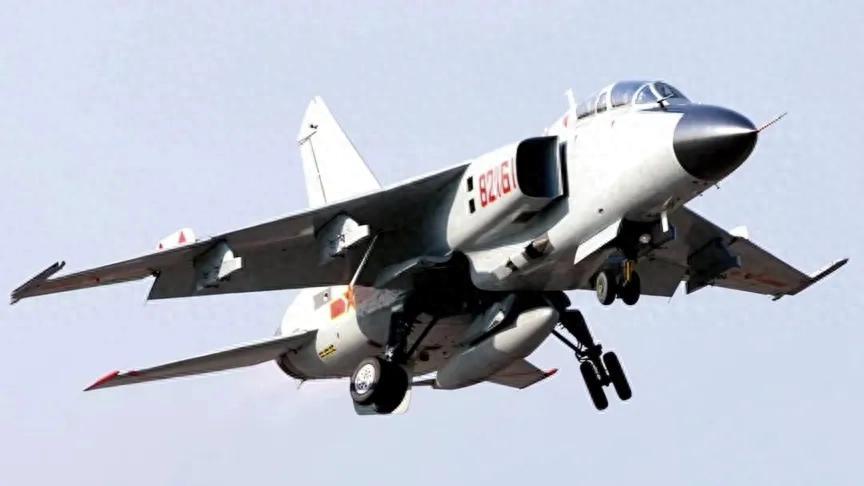 央视公开“飞豹”空战训练，都2026年了为何还要让老将去“狗斗”？