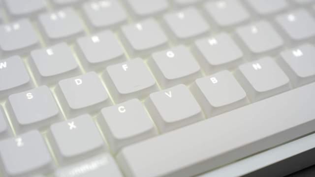 桌面上最后一块拼图：找了很久的Mac原生矮轴键盘，它算一个答案