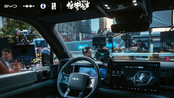 易烊千玺无实物表演被撞上热搜！《惊蛰无声》里的这些车全是国产