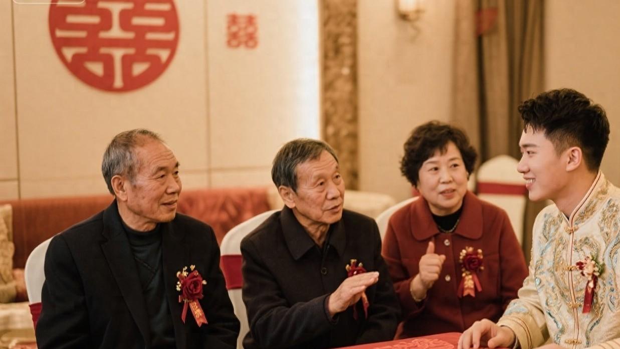 继父婚礼后卖了婚房，全家冷脸不说话，他住院时谁也没去看。