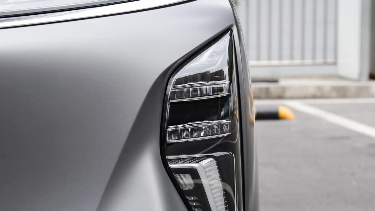 别克至境世家迎来900V纯电版，单电机就有451马力，全车8屏带空悬