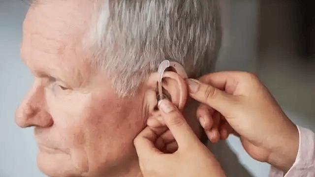 耳背不是“老了就该这样”！老年听力障碍需早干预
