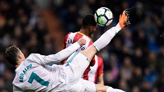 周五足球夜： 七场焦点全解析！豪门抢分、黑马狙击，今晚胜负大势已明