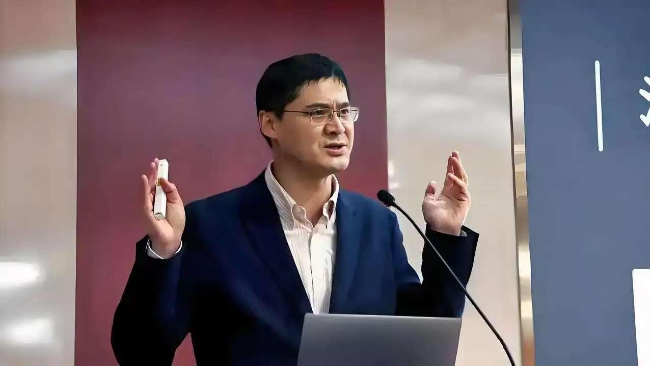 罗翔曾言：人最有魅力的时候，就是对周围的