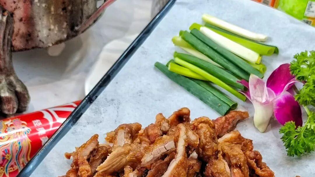 潍坊旅游必打卡！食鸡公社辣子鸡成大众点评潍坊美食热门榜第1名