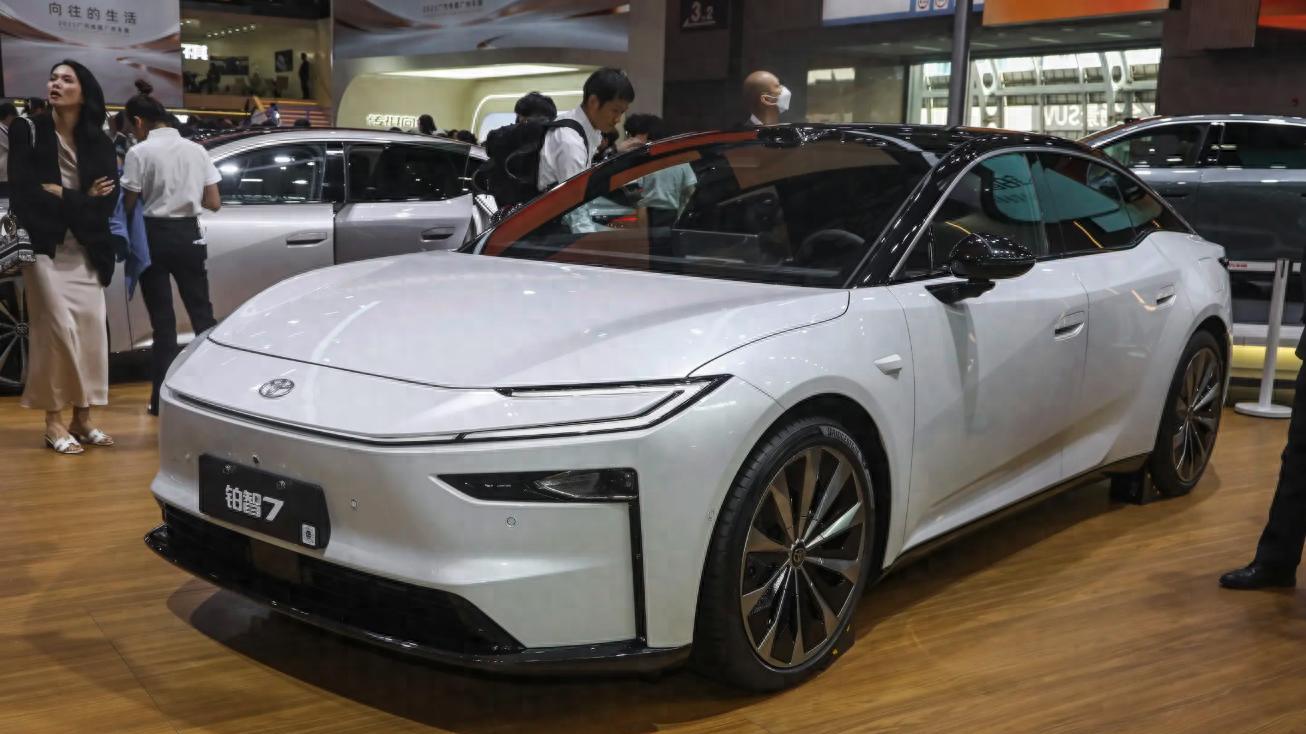 丰田真“掀桌子”！限时14.78万起， 搭鸿蒙5.0座舱，还是中大型车