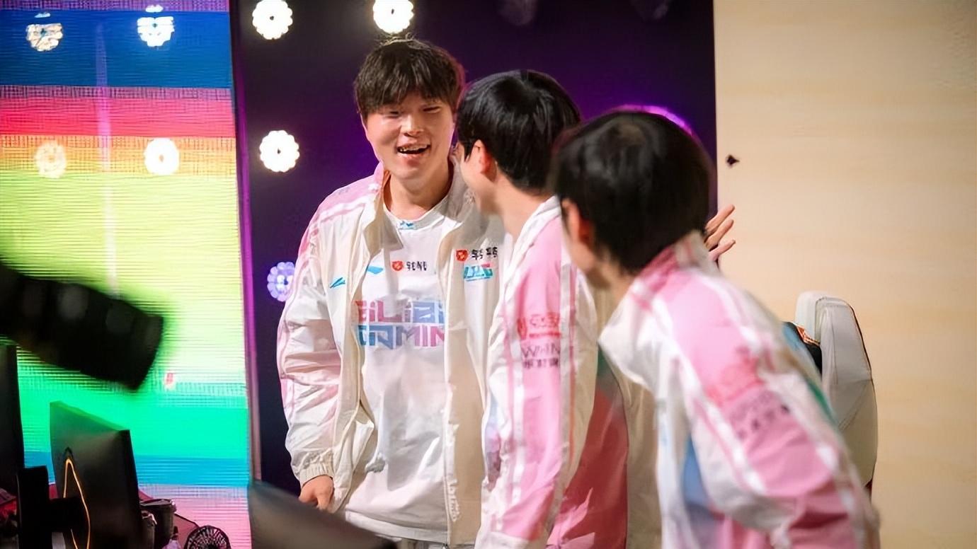 Bin哥1v2双杀真世一上：BLG将全胜进MSI，Knight力挺bin太狂了