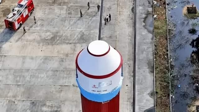 印度面临巨额赔偿，火箭升空后现场爆发掌声，6分钟后鸦雀无声