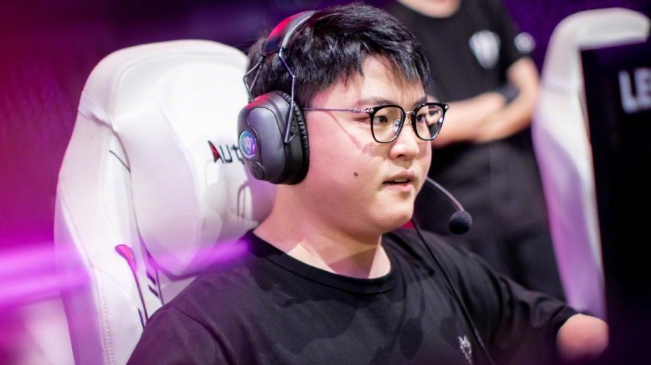 网友锐评uzi直播“卖惨”游戏都不敢充钱：你这身价，花的完吗？