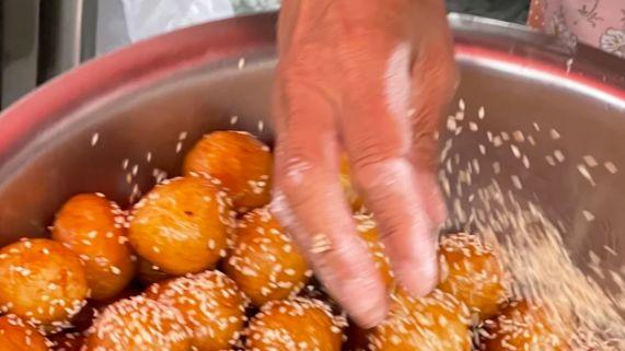 糖油粑粑：金黄脆壳下的糯软乡愁