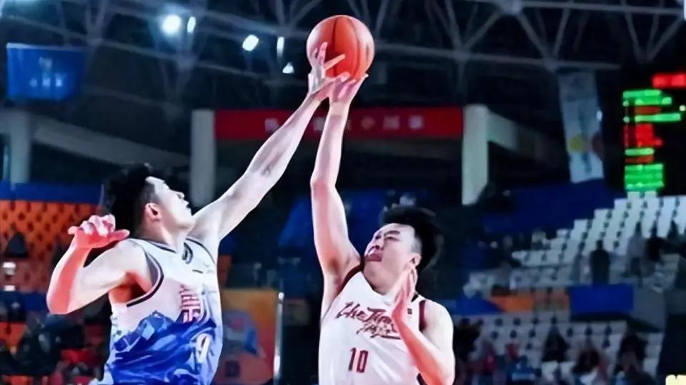 59-61！CBA最窒息一战，两节14分+教练迷操作，球迷：看得想睡觉