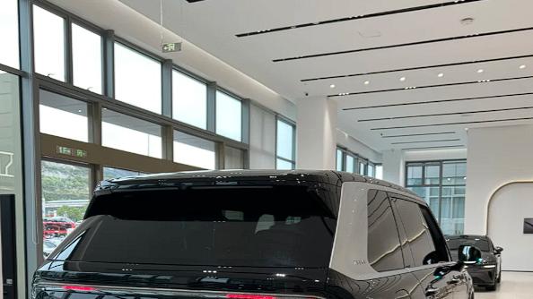 看到极氪9X交付破万，我才明白车市高端局的玩法正在悄然改变