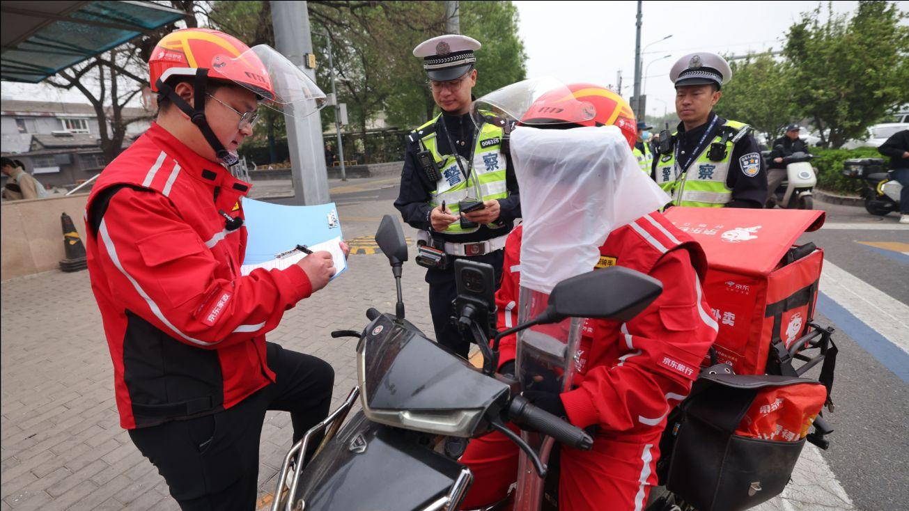 北京五一骑手大考，15公里时速，谁在算法裂缝中悄悄收割