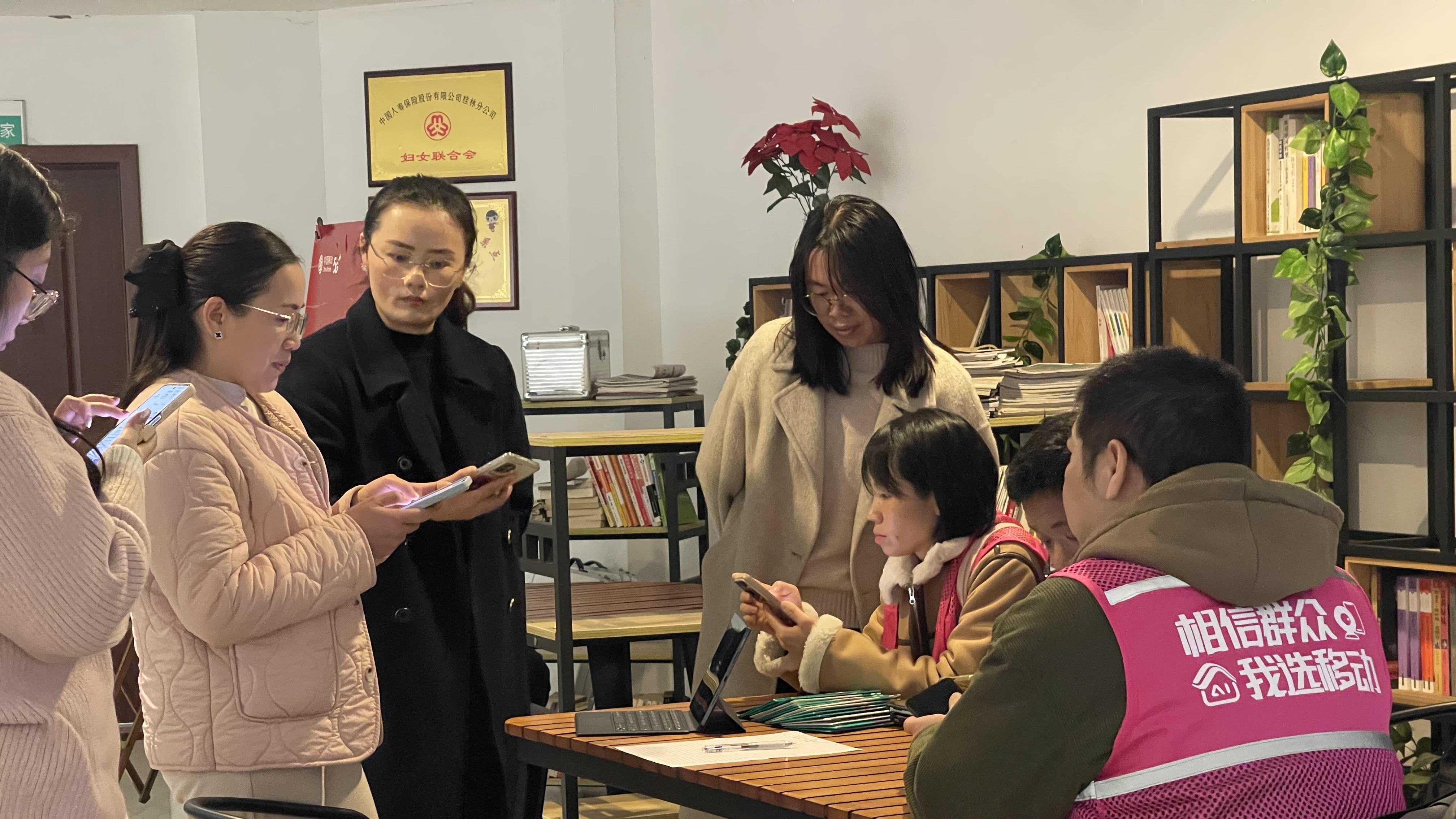 暖心上门解民忧 移动心级服务暖银龄