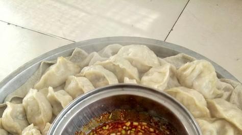 夏天饺子的新吃法，韭菜和芹菜靠边站，这3种应季馅，鲜到舔盘子