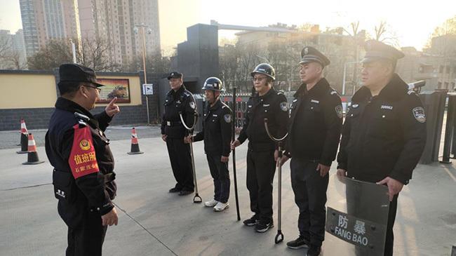 坚守一线，筑牢安全防线