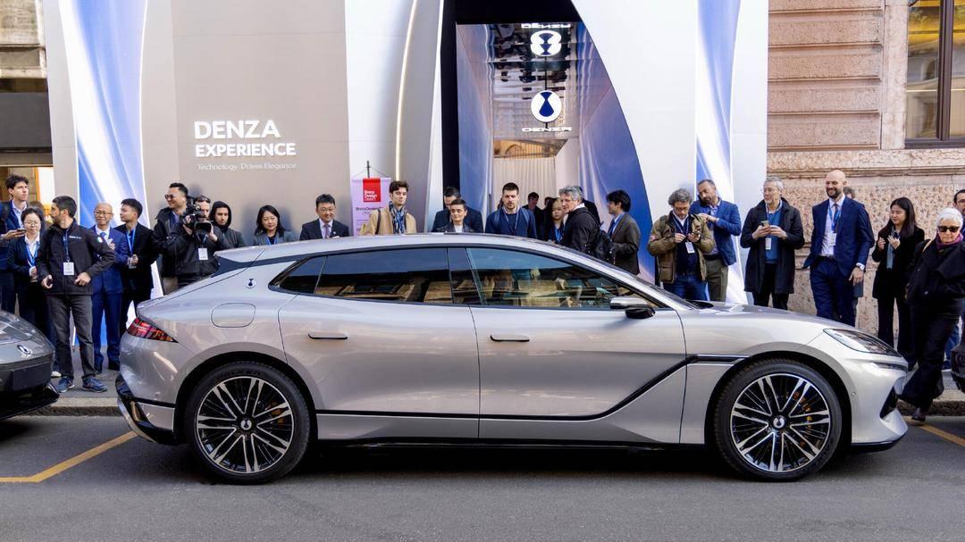 比亚迪出息了，，定价比在国内贵三倍！