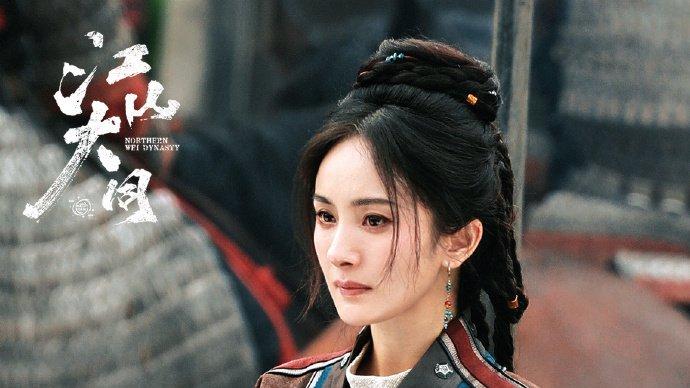 杨幂脸被蒸汽眼罩烫伤！晒红印调侃“被咬”，这些误区你每天都在踩