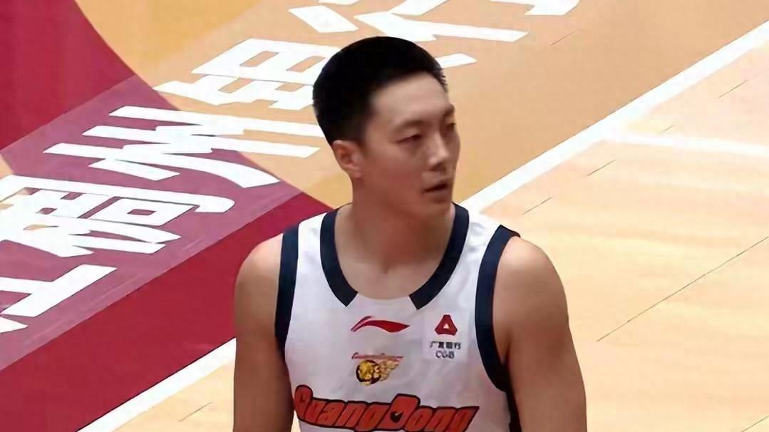 广东输31分，三节“运动战”0分，正负值最低，他太差劲啦