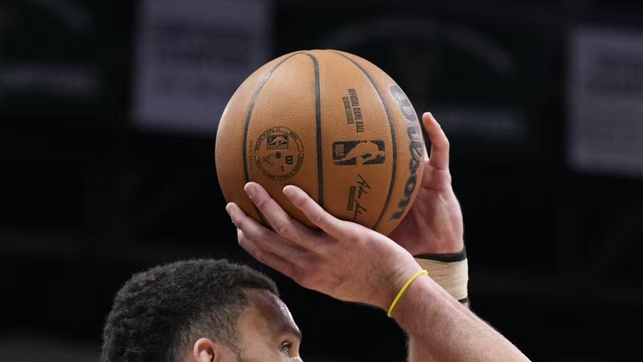 西部第五易主！火箭险胜雄鹿，杜兰特19+9，谢泼德创新高