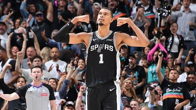 文班亚马今天这场球，把“MVP”打成了“MVVP”