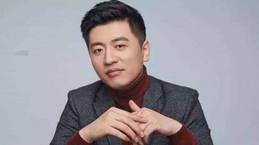 他的离开，就像《红楼梦》中的风月宝鉴，照尽人性与底线