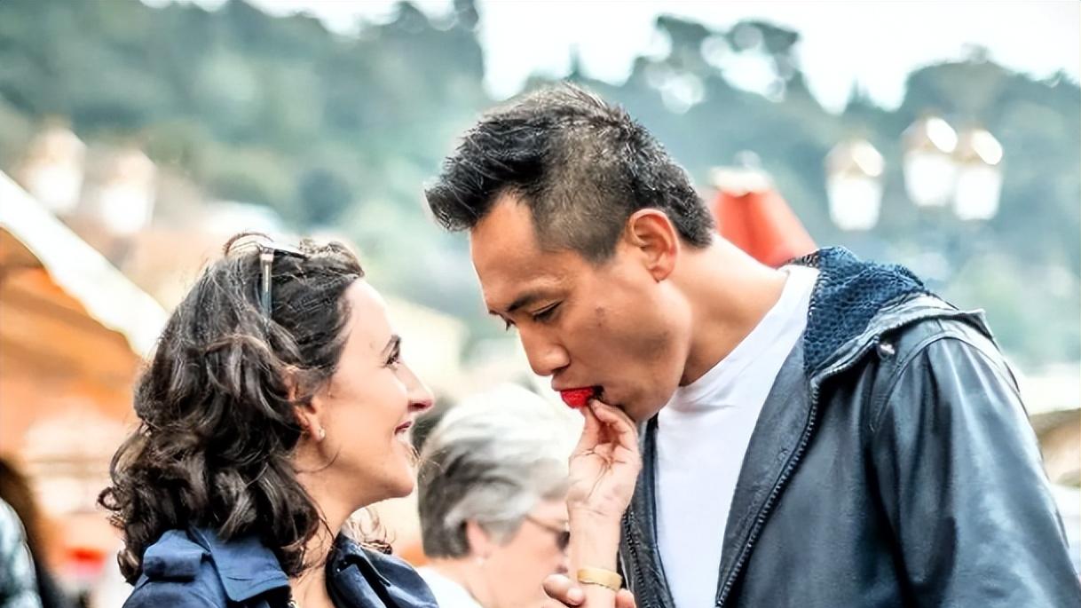 外国妻子患重病，刘烨3年不接戏，如今妻子47像57，他仍不离不弃