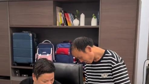 一个智商五岁的“守村人”，为什么能让董事长发小心甘情愿照顾他