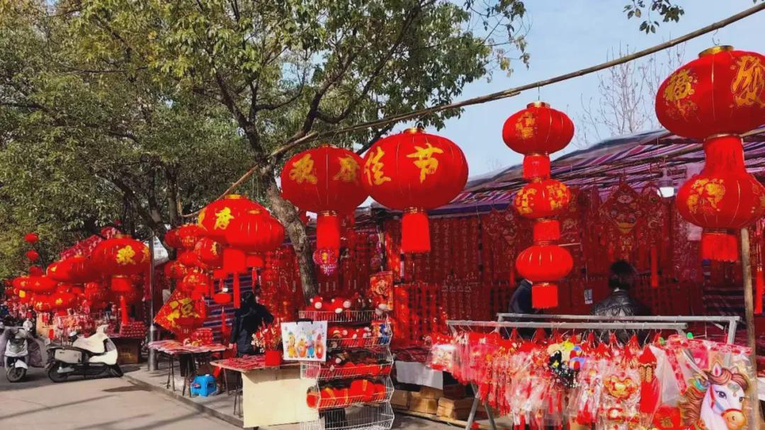 信阳城管：精细管理提品质 净美有序迎新春