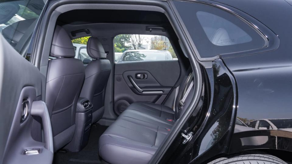 外形运动配置全面，零跑Lafa5适合年轻人，五款配置应该怎么选