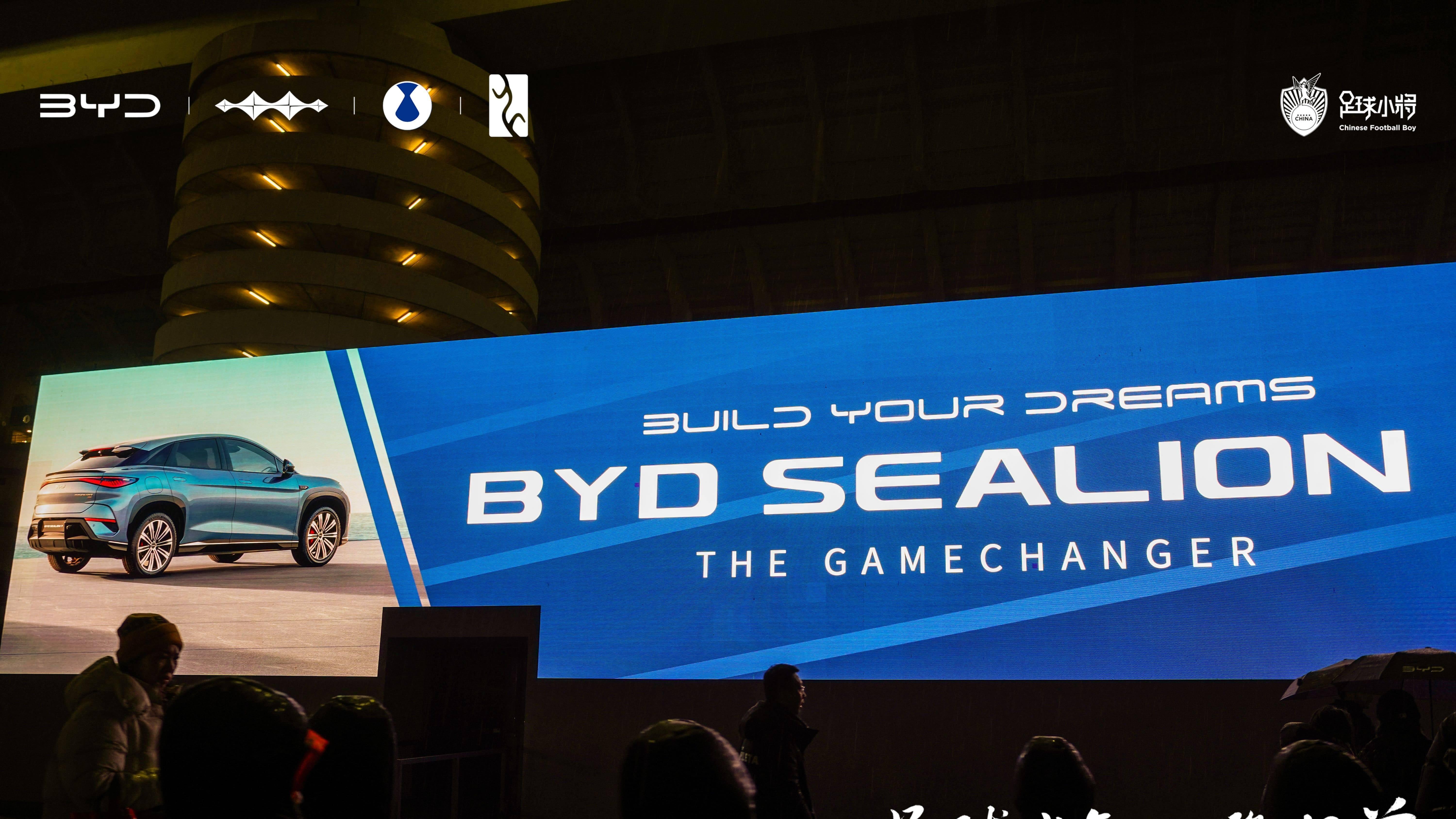 绿色出行赋能绿茵赛场 、比亚迪成为曼城足球俱乐部官方合作伙伴