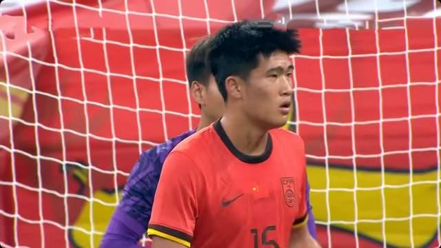 CCTV5直播，U23国足背水一战 踢5后卫改对攻 王钰栋和蒯纪闻更适配