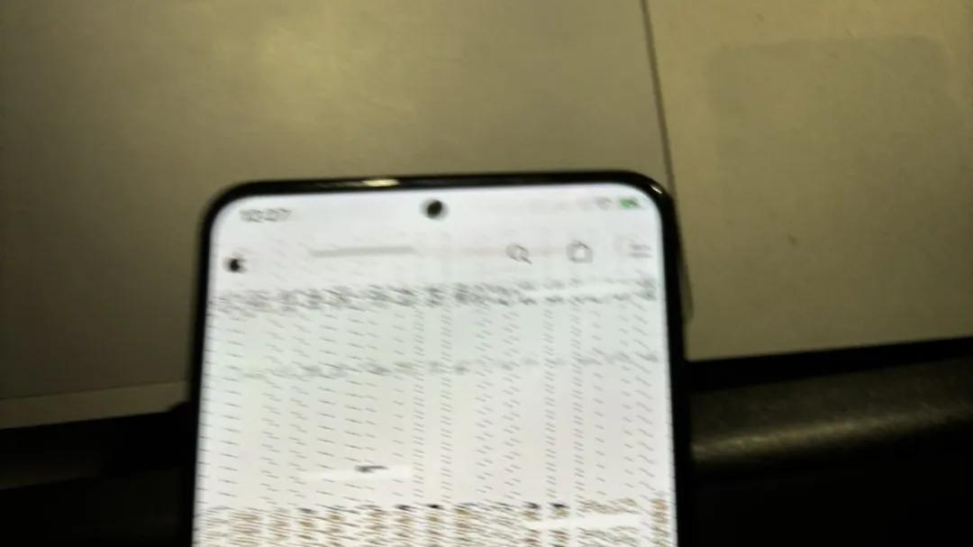 安卓手机刷入 iOS 系统，这操作太骚了