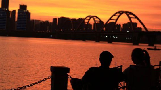 湘江焰火之夜与解放西路的凌晨豆浆