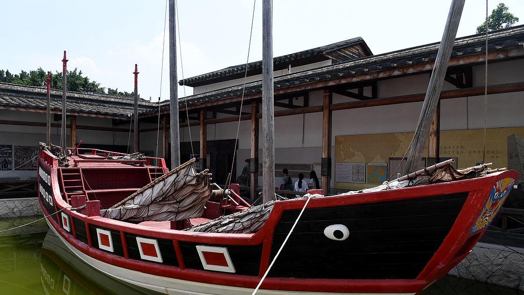 一座冰岛，藏着美国未来50年的资源命脉：格陵兰争夺战全解读